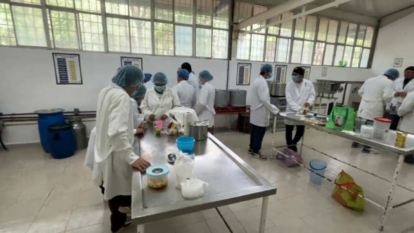 La Facultad de Medicina Veterinaria y Zootecnia se distingue por su formación integral en áreas de producción animal, calidad e inocuidad alimentaria